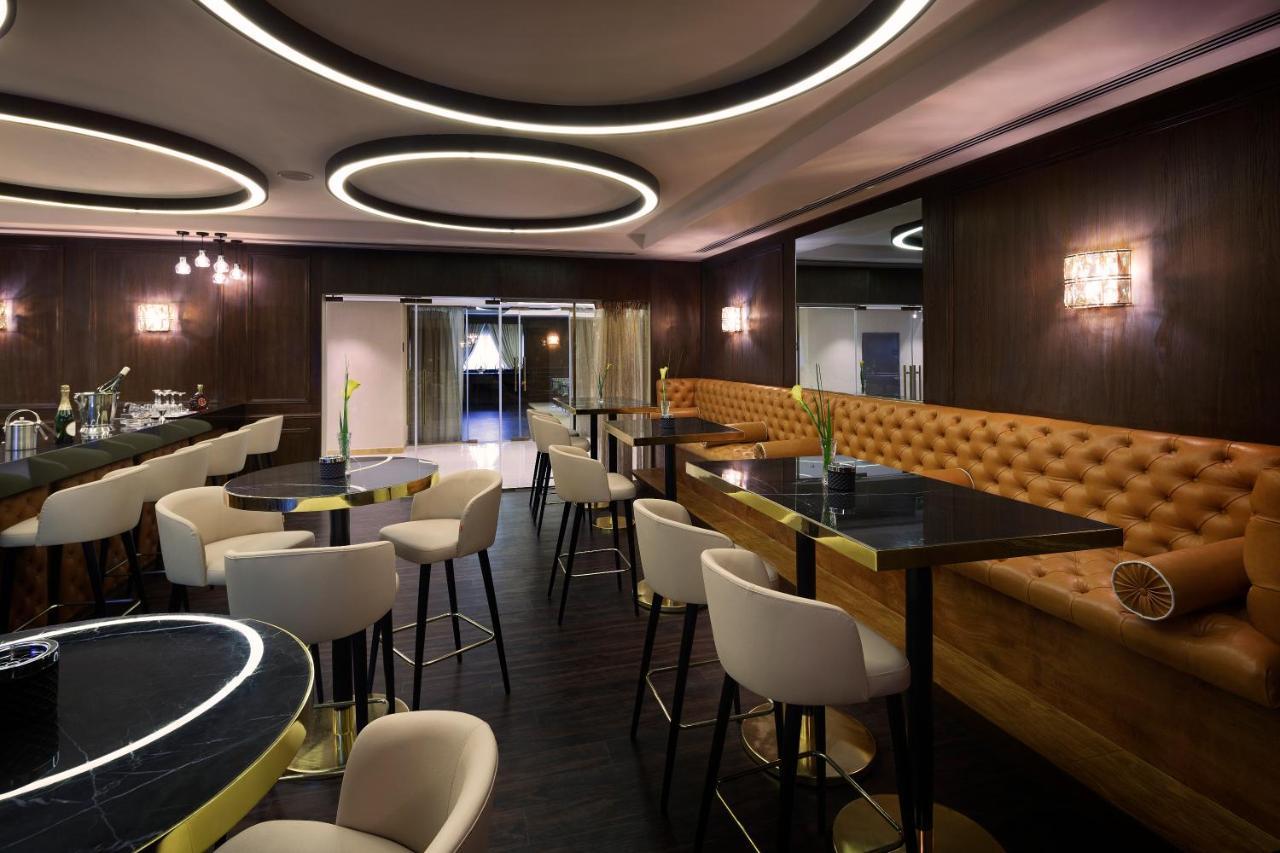 西方贾达夫酒店 迪拜 外观 照片 Interior of the hotel