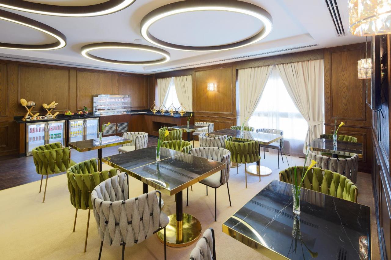 西方贾达夫酒店 迪拜 外观 照片 The lounge at the airport