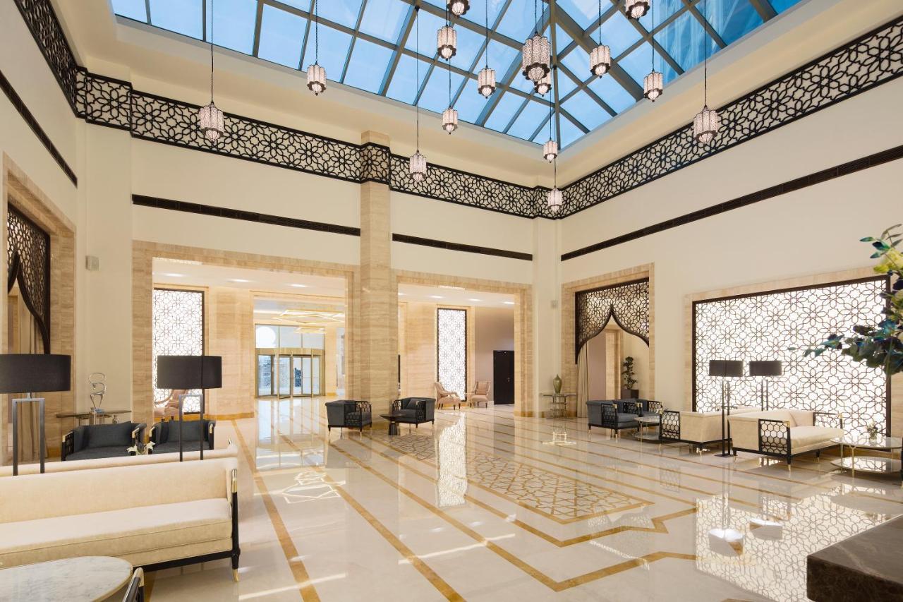 西方贾达夫酒店 迪拜 外观 照片 Interior of the hotel